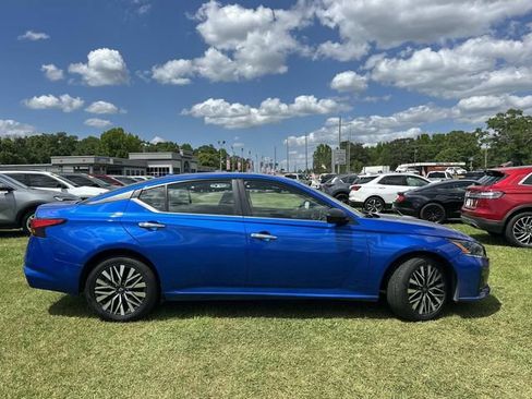 Used 2025 Nissan Altima 2.5 SV FWD image 7