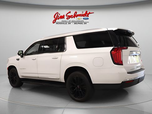 Used 2023 GMC Yukon XL SLT AWD/4WD image 4