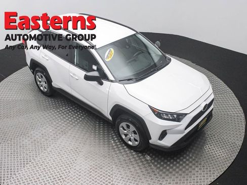 Used 2021 Toyota RAV4 LE FWD image 3
