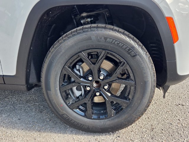 New 2026 Jeep Grand Cherokee Altitude RWD image 10