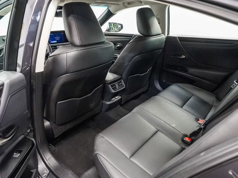 Used 2025 Lexus ES 300h w/ Premium Package FWD image 19