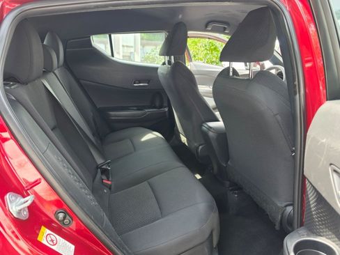 Used 2019 Toyota C-HR LE FWD image 30