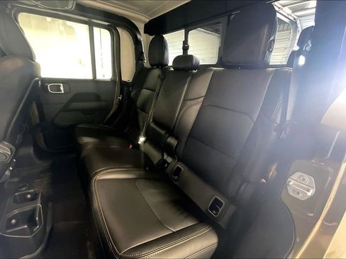 New 2025 Jeep Gladiator Sport image 18