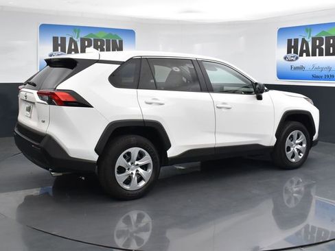 Used 2022 Toyota RAV4 LE image 5