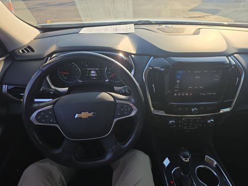 Used 2020 Chevrolet Traverse LT image 14