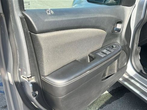 Used 2013 Dodge Avenger SXT FWD image 23