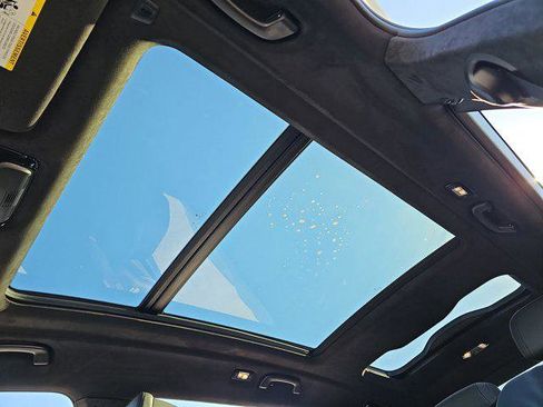 Used 2025 BMW X7 M60i image 32