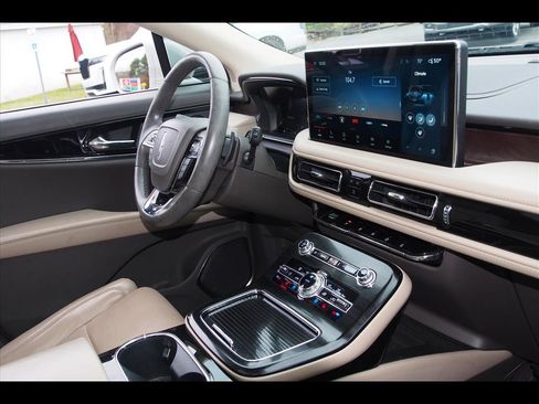 Used 2021 Lincoln Nautilus Reserve w/ Equipment Group 201A image 10