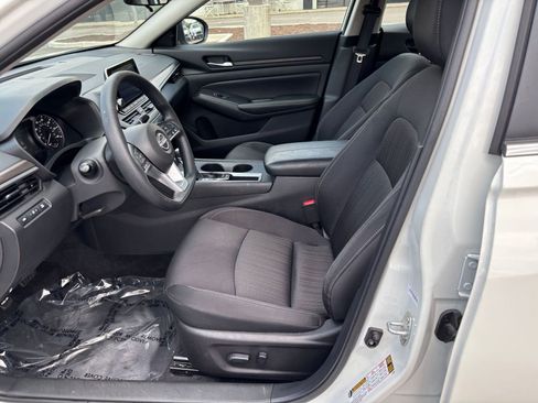 Used 2025 Nissan Altima 2.5 SV FWD image 28