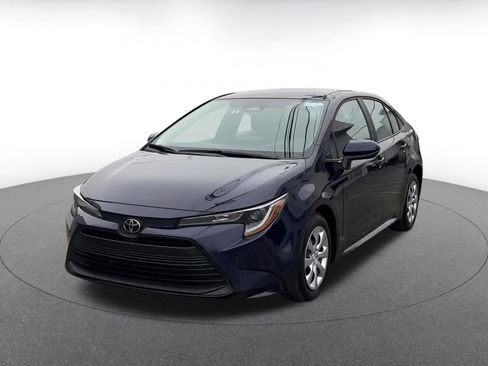 Used 2025 Toyota Corolla LE image 7