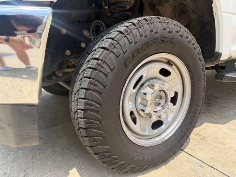 Used 2019 Ford F250 XL w/ Power Equipment Group AWD/4WD image 18