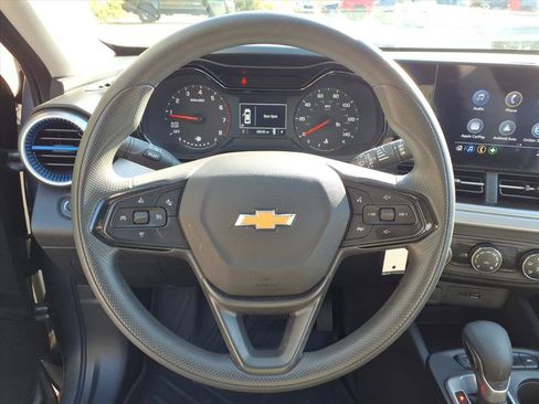 Used 2025 Chevrolet Trax LS image 20