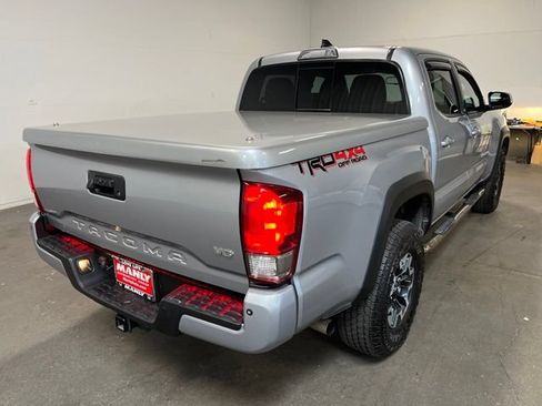 Used 2017 Toyota Tacoma TRD Off-Road AWD/4WD image 3