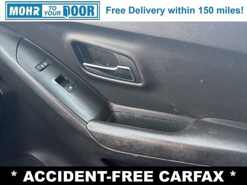 Used 2020 Chevrolet Trax LT w/ LT Convenience Package image 25