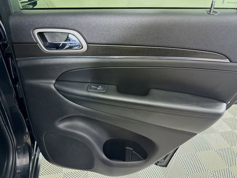 Used 2018 Jeep Grand Cherokee Limited image 27