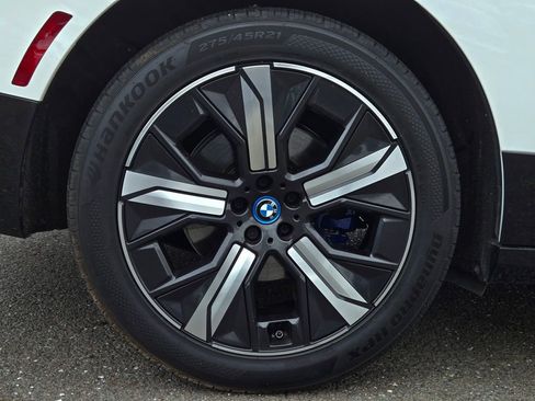 Used 2024 BMW iX xDrive50 w/ Sport Package image 10