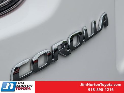 Used 2025 Toyota Corolla LE FWD image 11