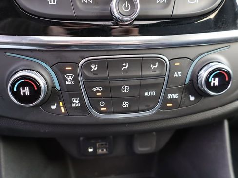 Used 2023 Chevrolet Traverse LT w/ LT Premium Package image 26