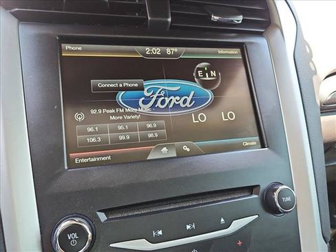 Used 2015 Ford Fusion SE FWD image 12