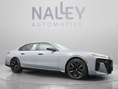 Used 2023 BMW 760i xDrive w/ Executive Package AWD/4WD image 22