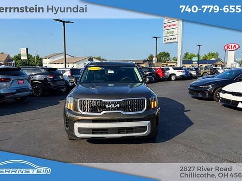 Used 2024 Kia Telluride EX w/ EX Captain's Chair Package AWD/4WD image 2
