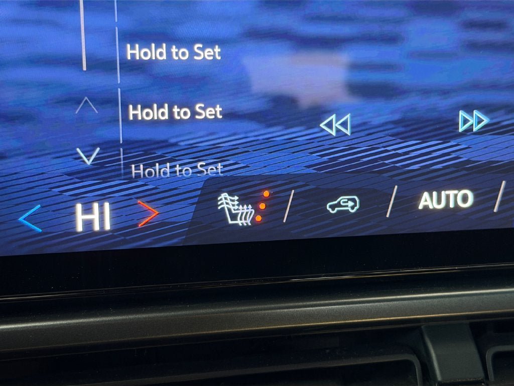 Used 2024 Chevrolet Equinox EV RS FWD image 34