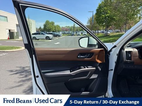 Used 2023 Nissan Pathfinder Platinum w/ Cargo Package AWD/4WD image 9
