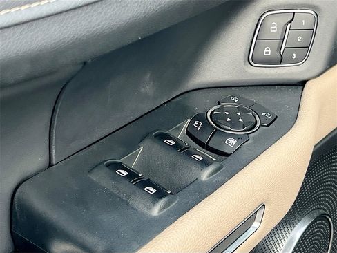 Used 2024 Ford Expedition XLT image 18