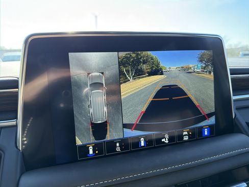 Used 2024 Chevrolet Suburban Premier image 29