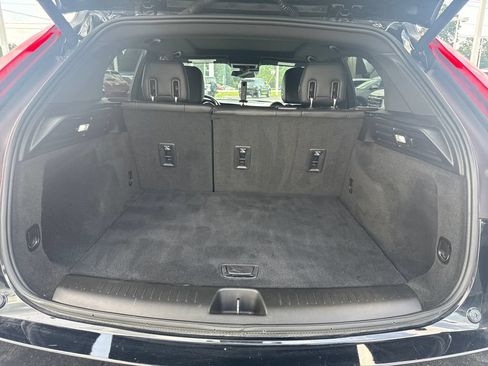 Certified 2023 Cadillac XT4 Luxury w/ Cold Weather Package AWD/4WD image 8