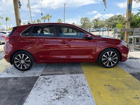 Used 2018 Hyundai Elantra GT FWD image 4