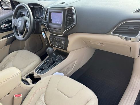 Used 2019 Jeep Cherokee Latitude w/ Popular Appearance Group image 20