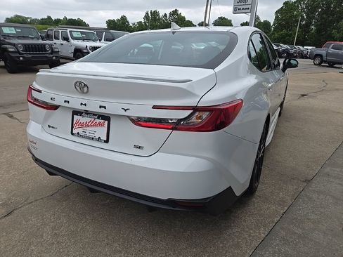 Used 2025 Toyota Camry SE FWD image 10