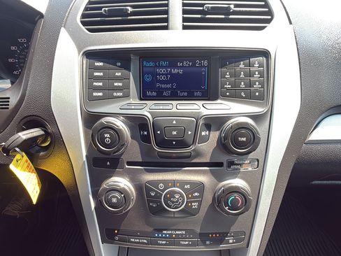 Used 2014 Ford Explorer XLT AWD/4WD image 19