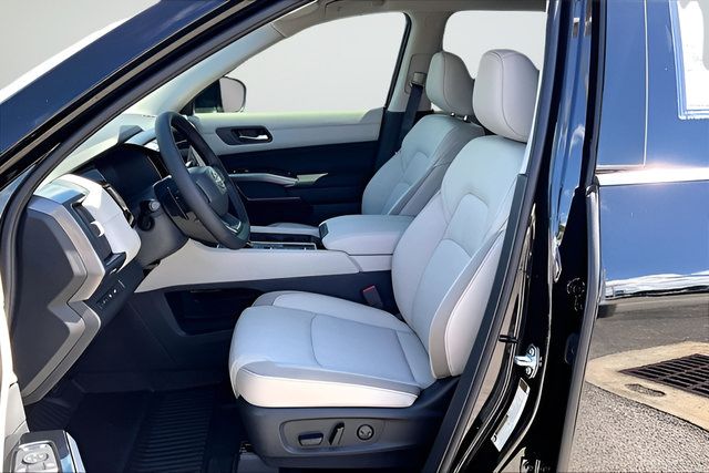 New 2026 Nissan Pathfinder SL FWD image 10