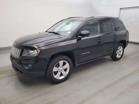 Used 2015 Jeep Compass Latitude AWD/4WD image 2