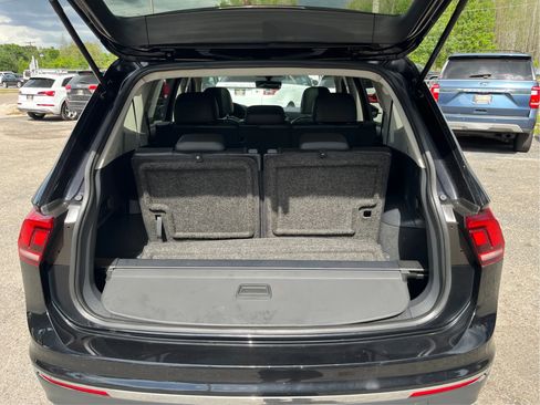 Used 2020 Volkswagen Tiguan SE image 12