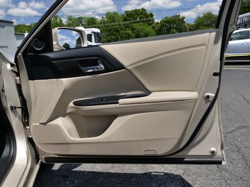 Used 2015 Honda Accord EX image 31