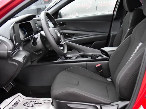 Used 2025 Hyundai Elantra Sport image 16