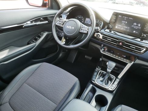 Used 2023 Kia Seltos S AWD/4WD image 9