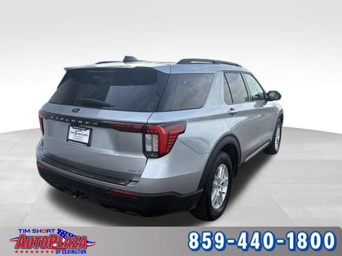 Used 2025 Ford Explorer Active AWD/4WD image 2
