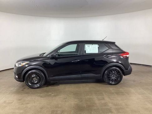 Used 2018 Nissan Kicks SV FWD image 16
