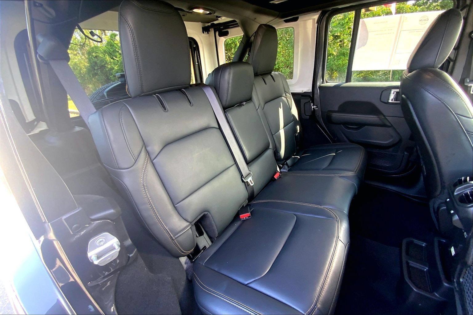 Certified 2025 Jeep Wrangler Unlimited Sahara w/ Safety Group AWD/4WD image 19