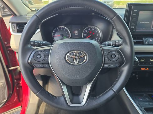 Used 2019 Toyota RAV4 XLE Premium FWD image 23