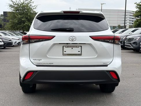 Used 2022 Toyota Highlander XLE FWD image 4