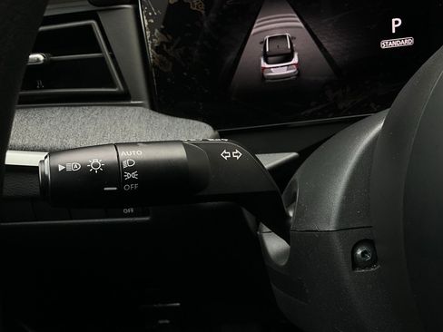 Used 2025 Nissan Kicks SV image 32