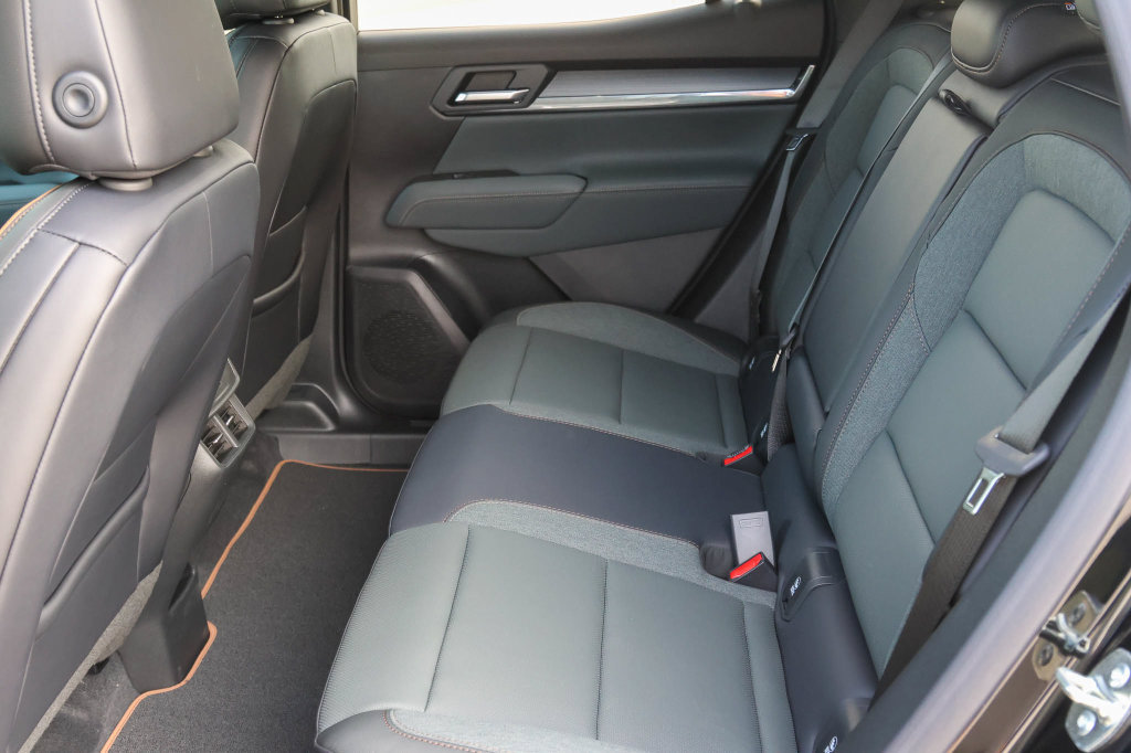 New 2027 GMC Terrain AT4 w/ Technology Package II AWD/4WD image 14