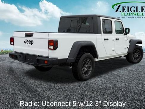 Used 2025 Jeep Gladiator Sport image 3