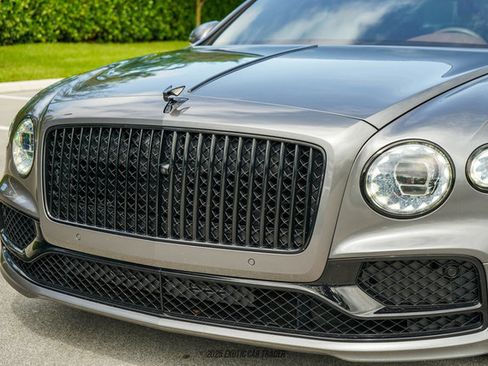 Used 2022 Bentley Flying Spur Plug-In Hybrid image 81