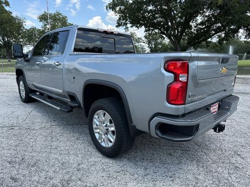 Used 2024 Chevrolet Silverado 3500 High Country w/ High Country Premium Package image 3